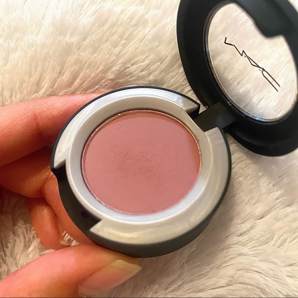 MAC Powder Kiss Matte Eyeshadow Shade Ripened